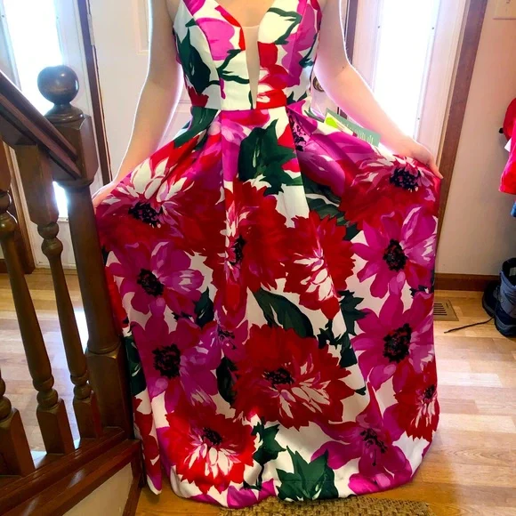 strapless open back dress Bella Gown – Lavender Blossom Dress with V-Neck & Floral Appliqués Lavender / US2